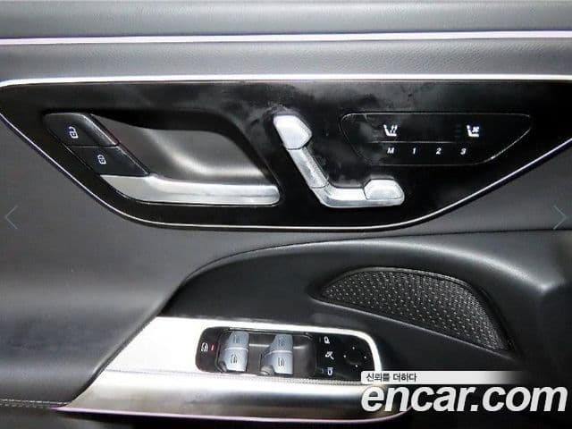 Mercedes-Benz E-Class 2024 — ფოტო 17/19