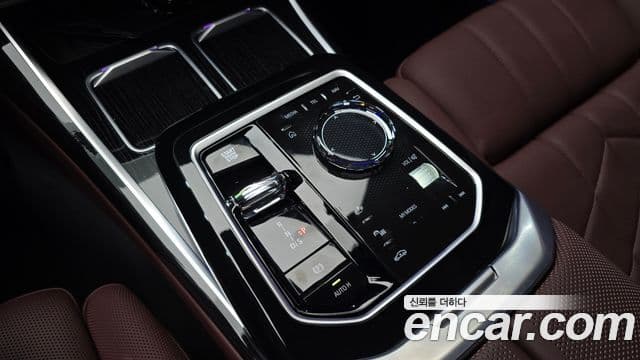 BMW 7 Series 2025 — Фото 9/20