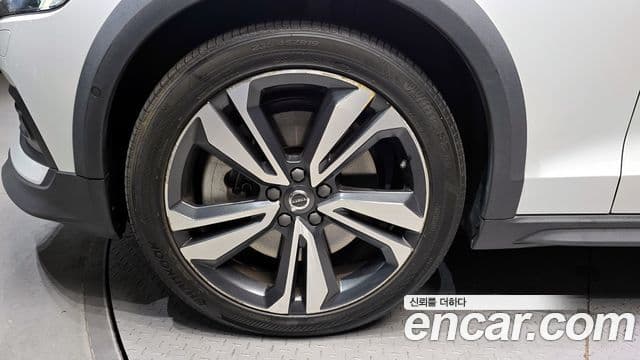 Volvo V60 Cross Country 2019 — Фото 5/20