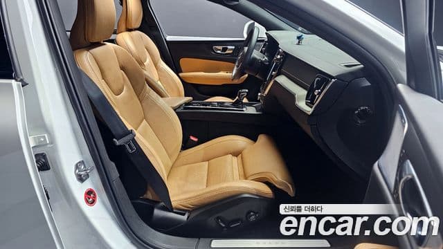 Volvo V60 Cross Country 2019 — Фото 11/20