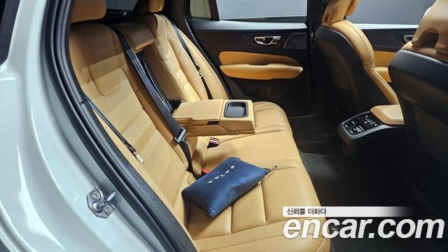 Volvo V60 Cross Country 2019 — Фото 13/20