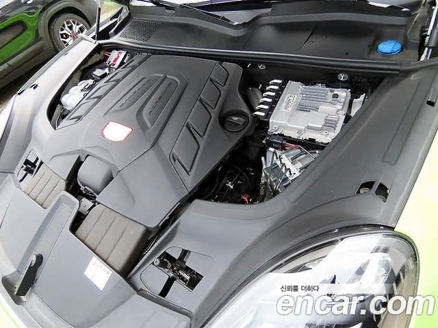 Porsche Cayenne 2022 — ფოტო 5/20