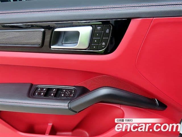Porsche Cayenne 2022 — ფოტო 18/20
