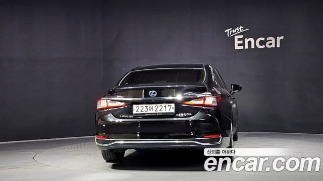 Lexus ES300h 2021 — ფოტო 4/20