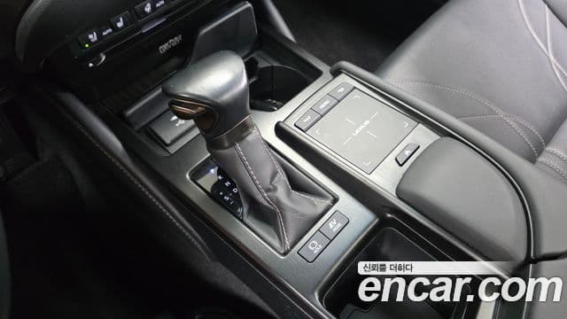 Lexus ES300h 2021 — ფოტო 9/20