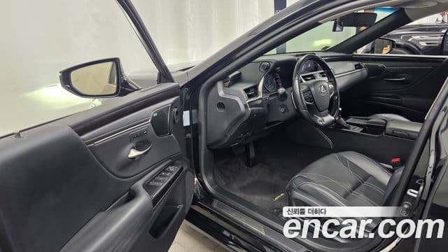 Lexus ES300h 2021 — ფოტო 10/20