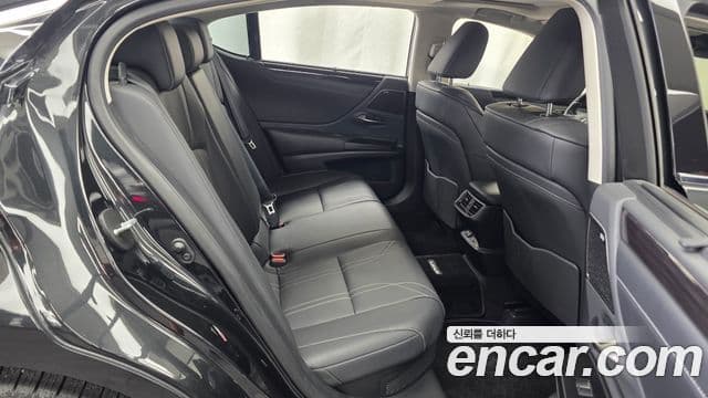 Lexus ES300h 2021 — ფოტო 12/20