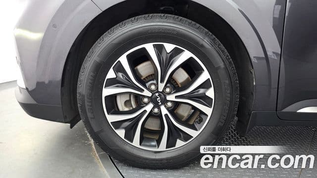 Kia Carnival 2022 — фото 4 из 20