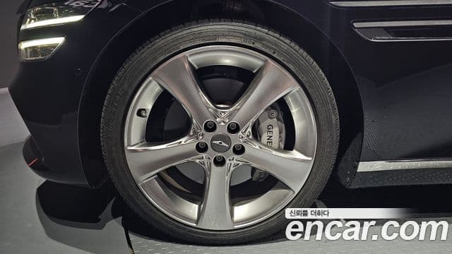 Genesis Electrified G80 2023 — ფოტო 5/20