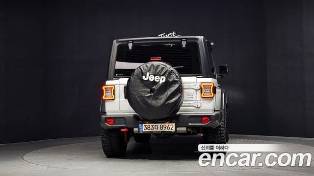 Jeep Wrangler 2022 — ფოტო 4/20
