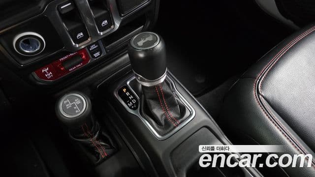 Jeep Wrangler 2022 — ფოტო 9/20