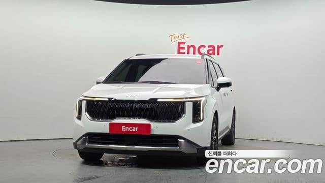 Kia Carnival 2023 — ფოტო 2/20