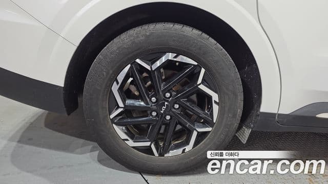 Kia Carnival 2023 — фото 4 из 20