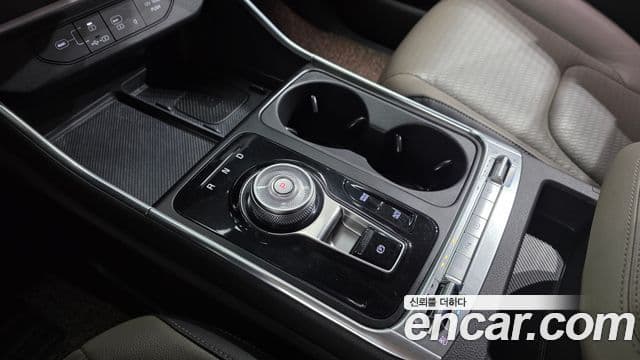 Kia Carnival 2023 — ფოტო 7/20
