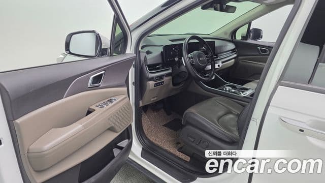 Kia Carnival 2023 — ფოტო 8/20