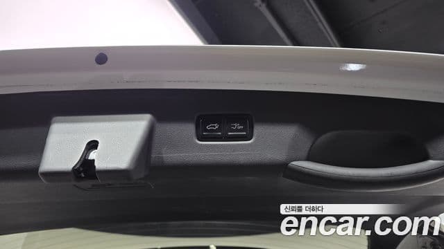 Kia Carnival 2023 — ფოტო 14/20