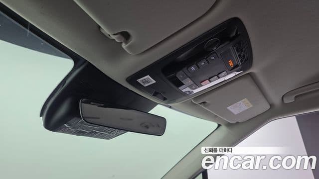 Kia Carnival 2023 — ფოტო 17/20