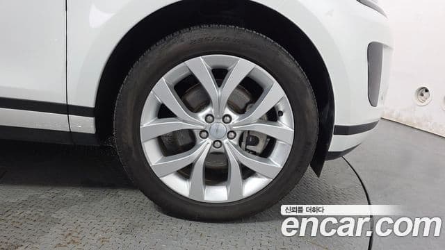 Land Rover Range Rover Evoque 2022 — Photo 18/36