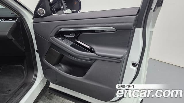 Land Rover Range Rover Evoque 2022 — Photo 32/36