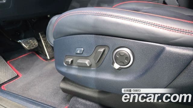 Genesis GV70 2021 — Şəkil 16/20