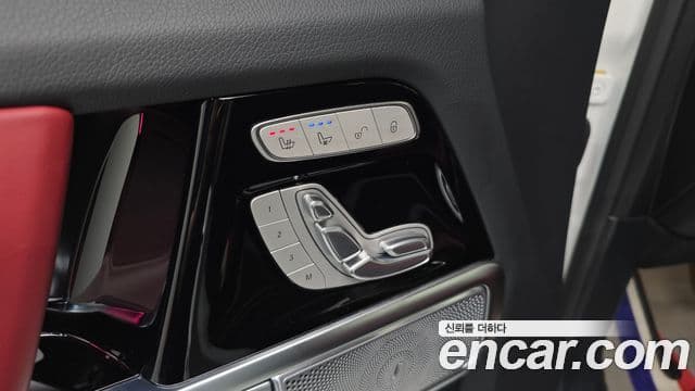 Mercedes-Benz G-Class 2026 — Photo 13/34