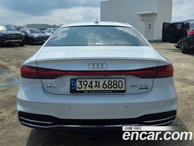 Audi A7 2021 — ფოტო 3/15