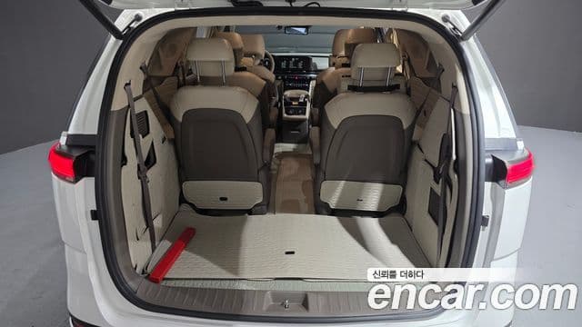 Kia Carnival 2023 — Şəkil 19/20