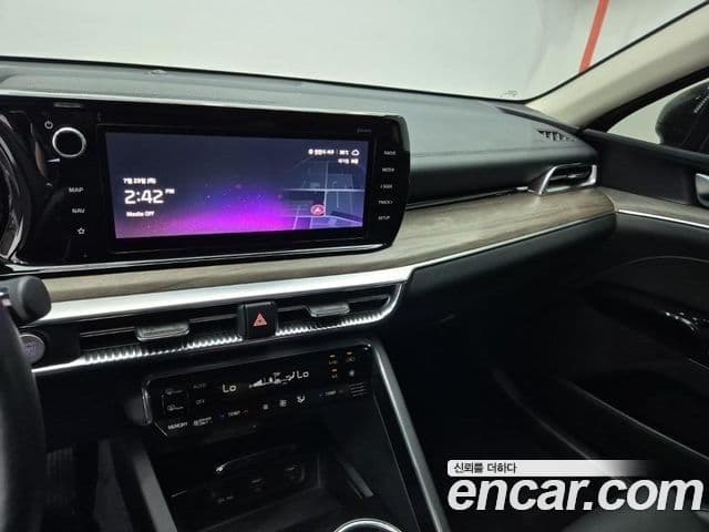 Kia K5 2023 — Şəkil 8/18