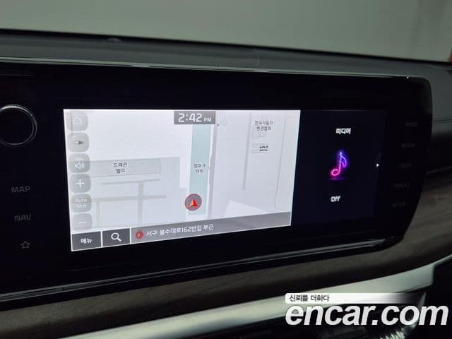 Kia K5 2023 — Şəkil 13/18