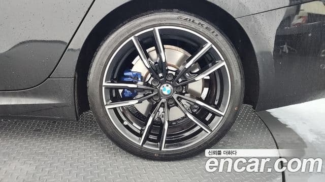 BMW 3 Series 2023 — Photo 31/33