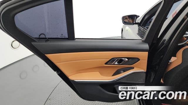 BMW 3 Series 2023 — Photo 20/33