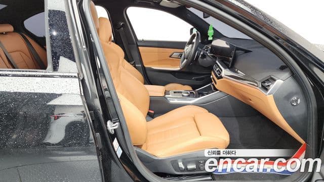BMW 3 Series 2023 — Photo 27/33