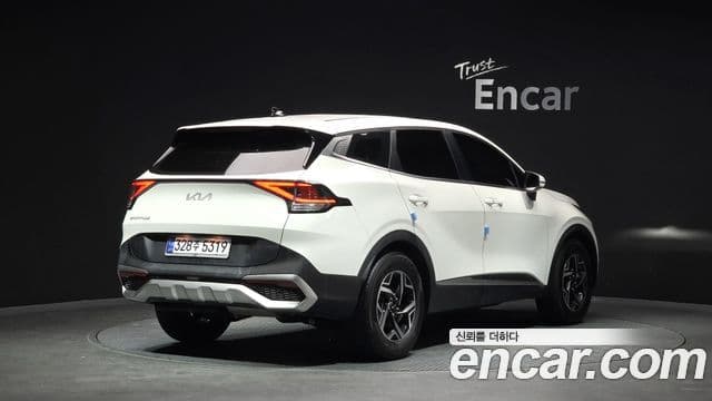 Kia Sportage 2023 — Фото 2/20