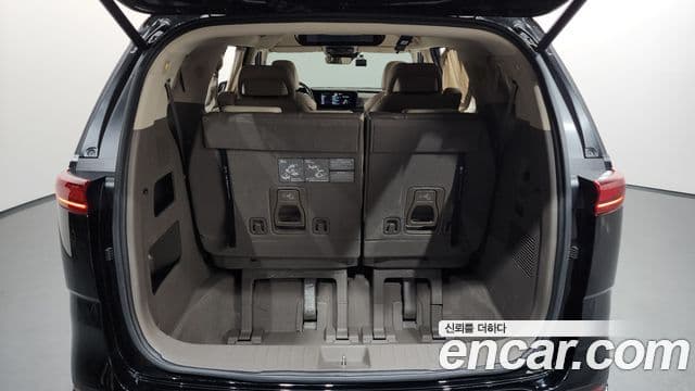 Kia Carnival 2023 — Фото 19/20