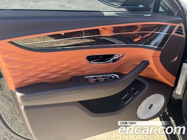 Bentley Flying Spur 2021 — ფოტო 10/20