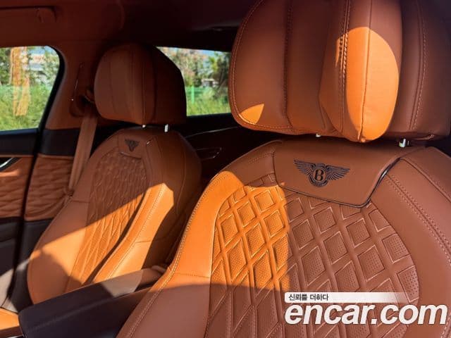 Bentley Flying Spur 2021 — ფოტო 13/20