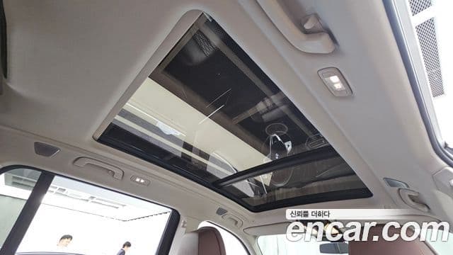 BMW X7 2021 — ფოტო 17/20