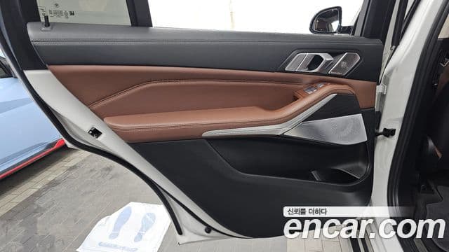 BMW X7 2021 — Photo 8/41