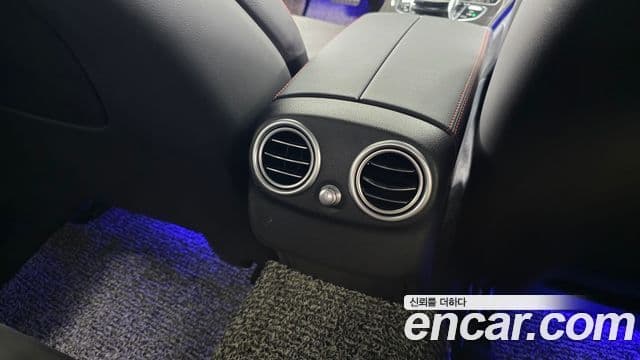 Mercedes-Benz C-Class 2021 — Photo 32/35