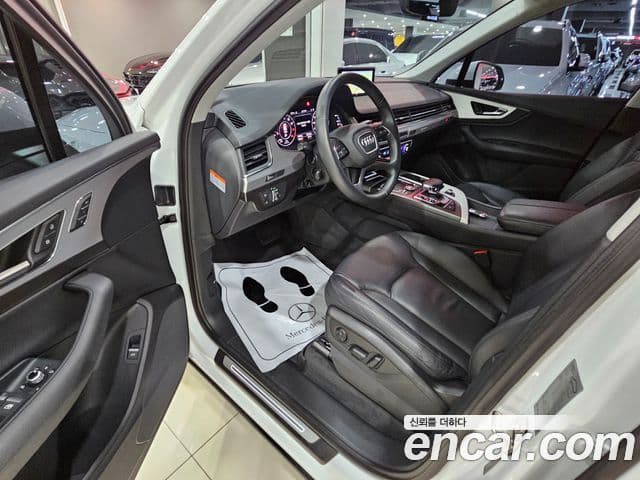 Audi Q7 2019 — Şəkil 8/20