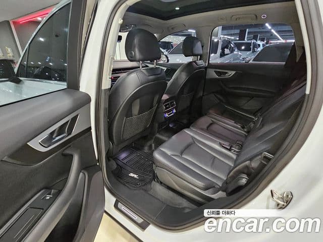 Audi Q7 2019 — Şəkil 10/20