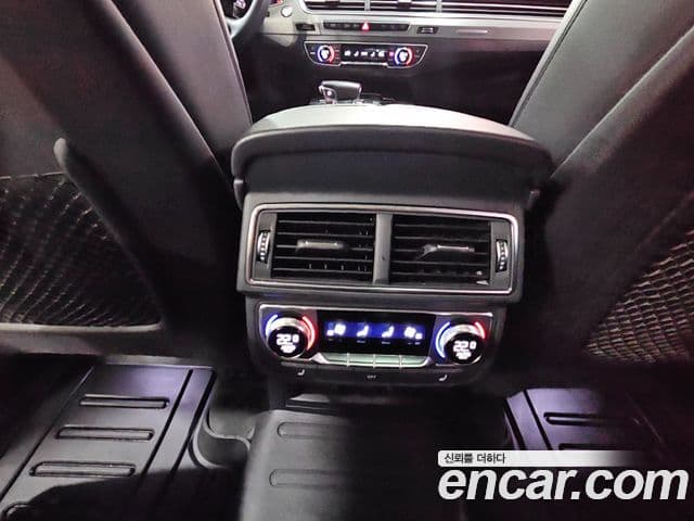 Audi Q7 2019 — Şəkil 13/20