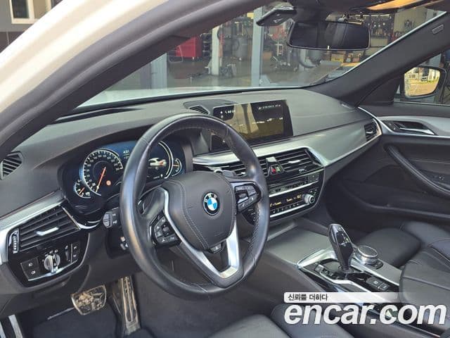 BMW 5 Series 2018 — Фото 9/20
