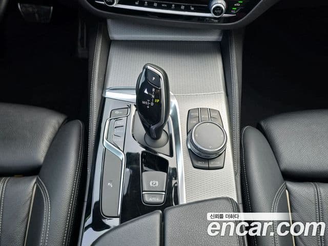 BMW 5 Series 2018 — Фото 11/20