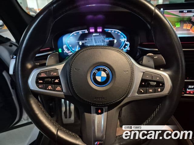 BMW 5 Series 2023 — ფოტო 9/14