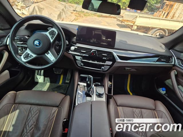 BMW 5 Series 2023 — ფოტო 7/14