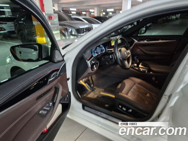 BMW 5 Series 2023 — ფოტო 8/14