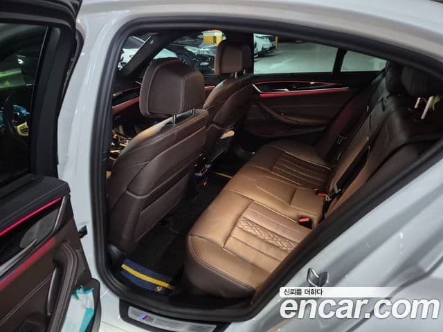 BMW 5 Series 2023 — ფოტო 10/14
