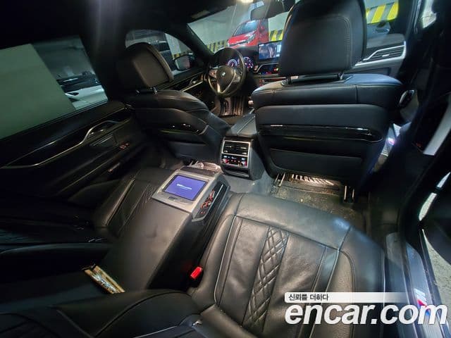 BMW 7 Series 2018 — Şəkil 7/10