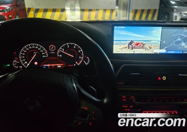 BMW 7 Series 2018 — Şəkil 8/10